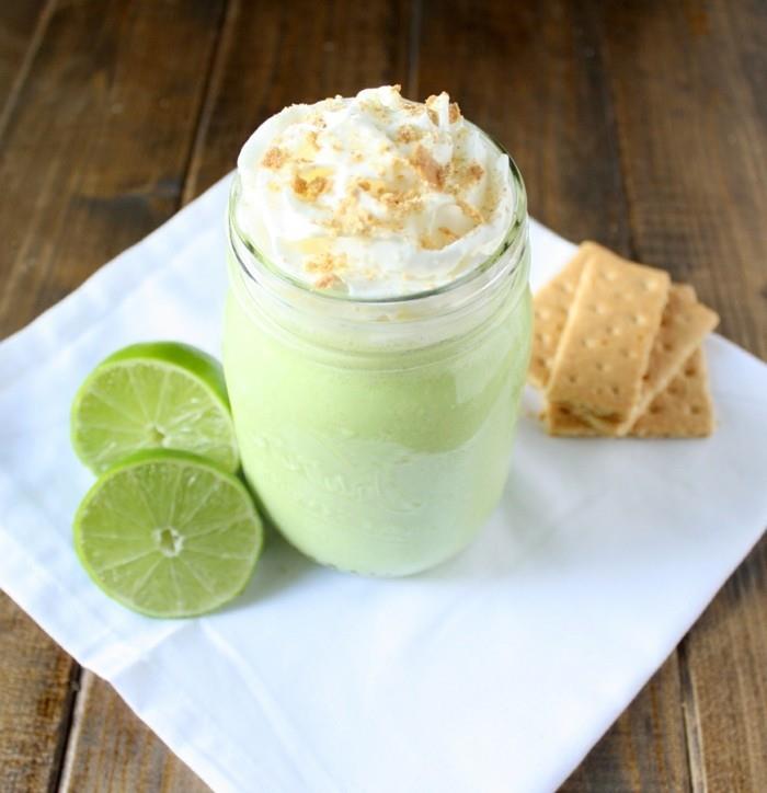 smoothie-with-bananne-and-limes