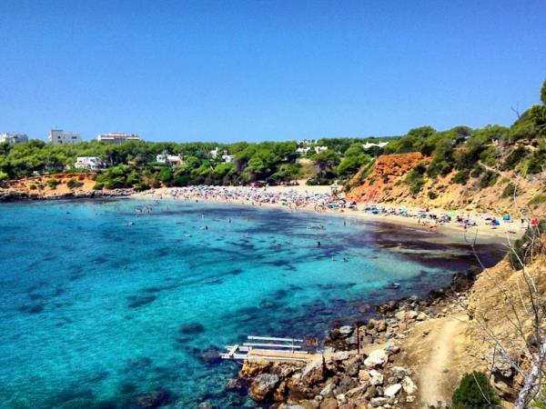 διακοπές Ισπανίας Cala Llenia ibiza