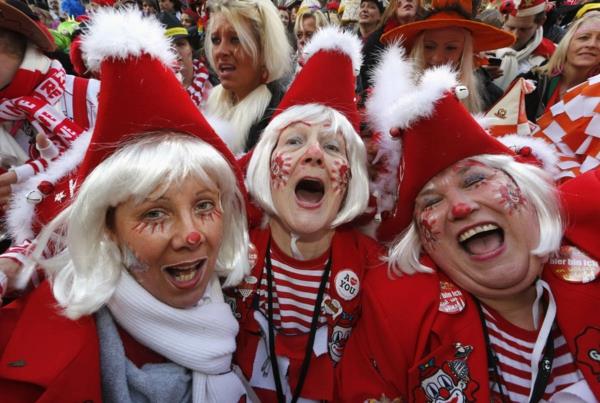 Weiberfastnacht στην Κολωνία 2015