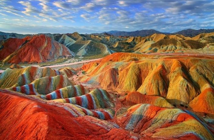 παγκόσμιο ταξίδι Κίνα έρημος zhangye danxia asia ταξιδιωτικός προορισμός πολύχρωμοι λόφοι