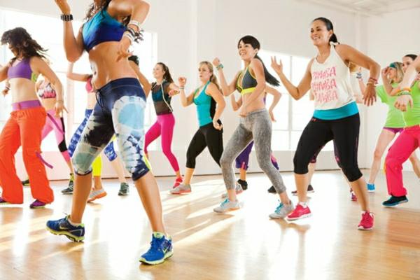 zumba υπολογίστε την κατανάλωση θερμίδων αθλητικό μάθημα zumba